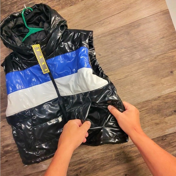 Taxi Stylish Women's Colorblock Vest - Black, Blue, and White - Picture 2 of 10